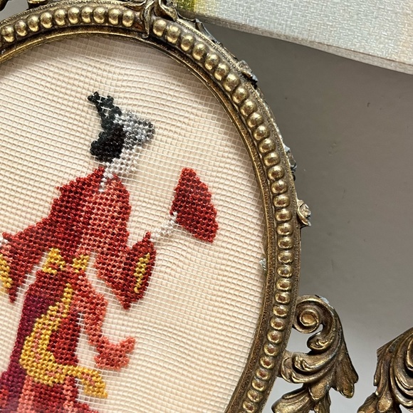 Two Antique Japanese Petit Pointe Embroidery Pictures in Ornate Oval Frame - Picture 7 of 9